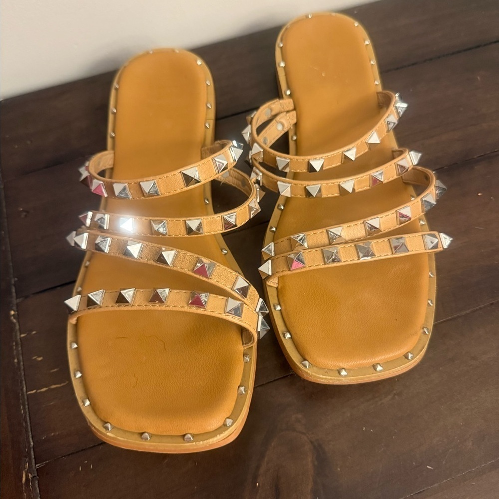 Nicole Miller New York Women’s Studded Strappy Flat Sandals Tan Size 8 1/2